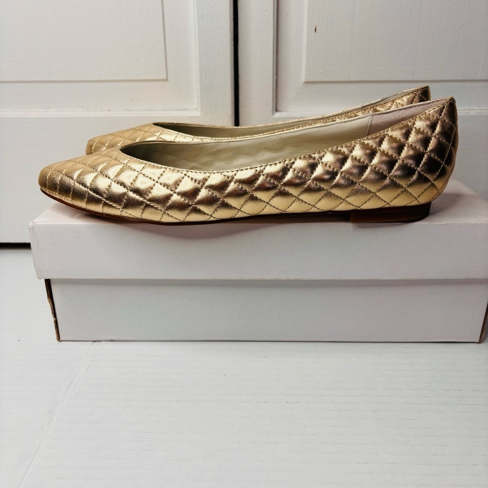 New STEVE MADDEN The Hot Gold Leather Quilted Flats Size 9